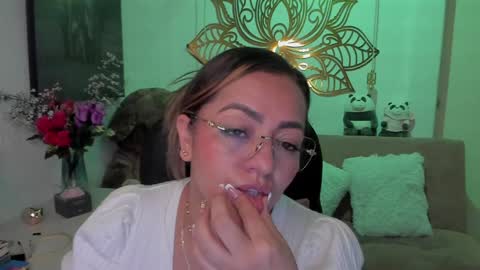 Mariana Lopez online show from February 7, 9:05 am