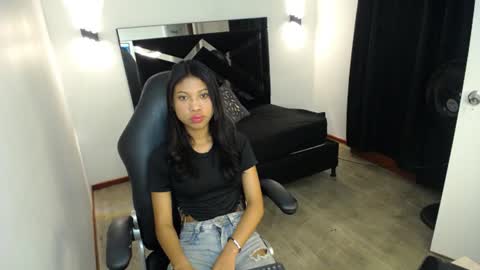Snapshot of marianarojas_ chatting on July 17, 3:57 am Mariana online show from July 17, 3:57 am