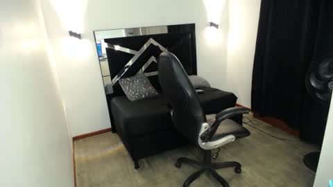 Snapshot of marianarojas_ chatting on July 21, 3:31 am Mariana online show from July 21, 3:31 am