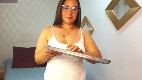 Snapshot of marianasantana_ chatting on March 19, 7:40 pm Im Mariana online show from March 19, 7:40 pm
