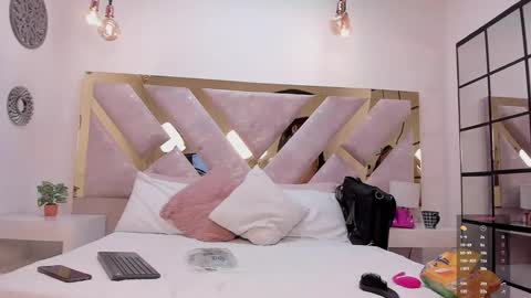 Marianee Rousse  online show from October 26, 10:58 pm