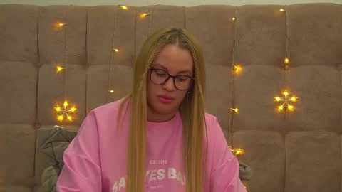 Maria online show from December 14, 9:45 pm