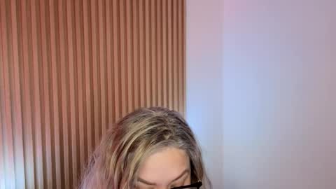 Marian Love  online show from November 20, 10:37 am