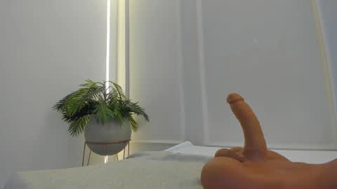 Snapshot of mariapettit chatting on February 23, 12:27 pm Maria Pettit online show from February 23, 12:27 pm