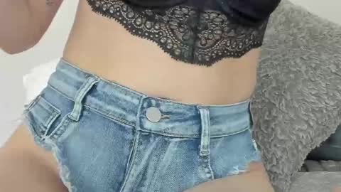 Maria Pettit online show from November 24, 11:10 am