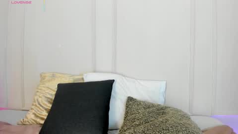 Maria Pettit online show from January 14, 12:00 pm