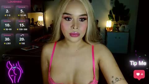 Snapshot of mariapozada chatting on November 23, 6:08 pm Maria online show from November 23, 6:08 pm