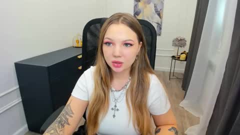 Snapshot of mariarobinsone chatting on March 9, 11:36 am mariarobinsone online show from March 9, 11:36 am