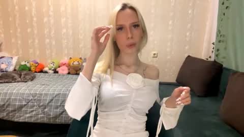 Molly online show from September 14, 6:23 am