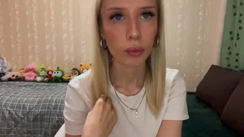 Molly online show from September 19, 6:26 am
