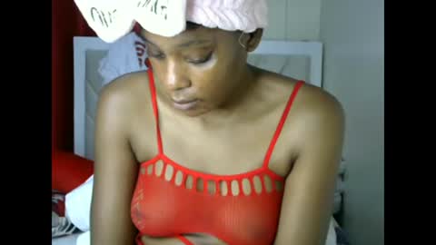 Snapshot of maribellah1 chatting on December 24, 11:11 pm Pauline online show from December 24, 11:11 pm