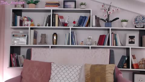 Snapshot of marie_antoinette62 chatting on April 6, 6:53 pm Maria online show from April 6, 6:53 pm