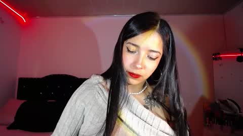 Nicolle online show from December 2, 2:20 am