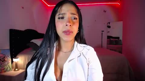 Nicolle online show from February 8, 3:08 am