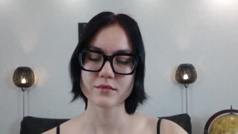 Marie Fitch online show from December 5, 1:03 am