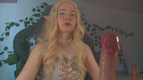 Mariel Gold online show from April 2, 7:17 am