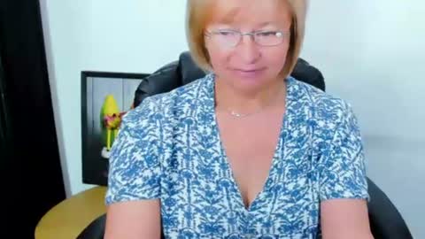 Snapshot of mariemature chatting on June 12, 5:17 am MarieMature online show from June 12, 5:17 am