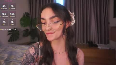 Snapshot of mariena_ chatting on March 6, 1:24 am Mia online show from March 6, 1:24 am