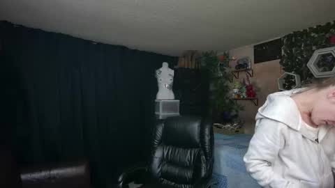 Marie Ann Waters online show from May 31, 2:31 am