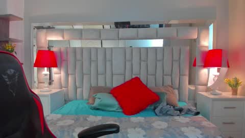 Snapshot of mariiahneedles chatting on October 17, 1:20 am mariiahneedles online show from October 17, 1:20 am