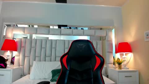 Snapshot of mariiahneedles chatting on November 21, 2:32 am mariiahneedles online show from November 21, 2:32 am