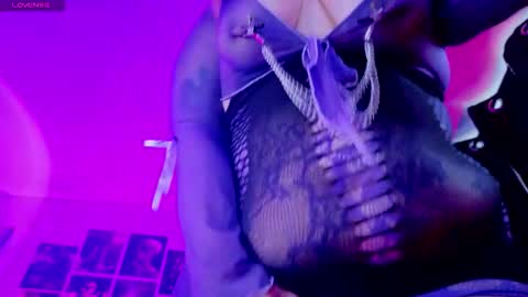 Snapshot of mariiana_velezz chatting on October 17, 9:39 pm mariiana_velezz online show from October 17, 9:39 pm