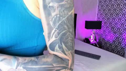 Snapshot of mariianna_lopez_ chatting on November 7, 4:40 pm Mariana online show from November 7, 4:40 pm