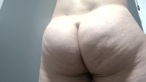 Snapshot of mariiio__bigass chatting on February 20, 9:15 pm Mario online show from February 20, 9:15 pm