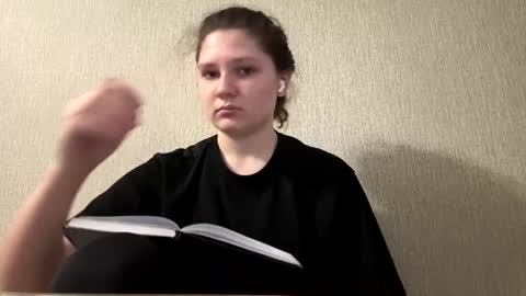 Emmie online show from March 26, 9:04 am