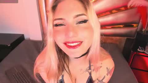 Mariluu  online show from February 26, 2:27 pm