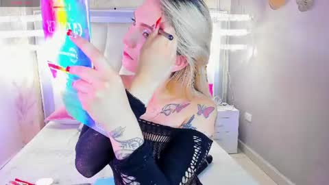 Snapshot of mariluu_ chatting on June 17, 1:01 pm Mariluu online show from June 17, 1:01 pm