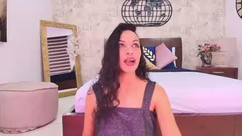 Snapshot of marilyn_blakee chatting on November 14, 1:21 pm MARIYLN BLAKE online show from November 14, 1:21 pm