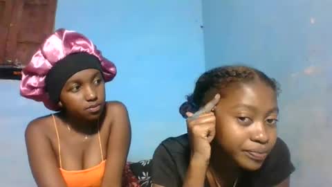 Snapshot of marinagold69 chatting on June 7, 12:09 pm marinagold69 online show from June 7, 12:09 pm
