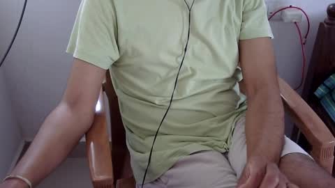 Snapshot of marinavine chatting on May 2, 5:45 am The SHY UncutBoy online show from May 2, 5:45 am