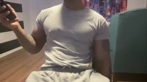 Snapshot of marineguyk19 chatting on January 6, 6:33 pm Z online show from January 6, 6:33 pm