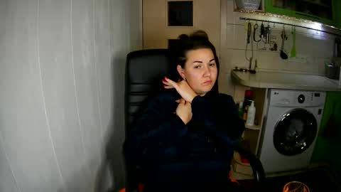 MarinettaQhot online show from December 22, 1:01 am