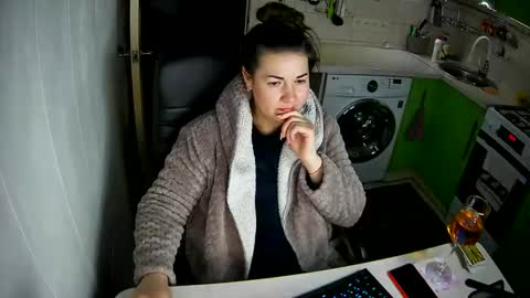 MarinettaQhot online show from February 17, 6:48 pm