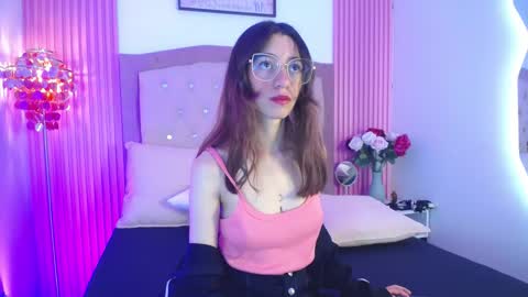 Snapshot of marinette_lux chatting on March 24, 4:45 pm marinette online show from March 24, 4:45 pm