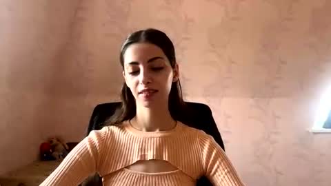 Snapshot of marinvorsburgh chatting on June 19, 8:18 am Anny online show from June 19, 8:18 am