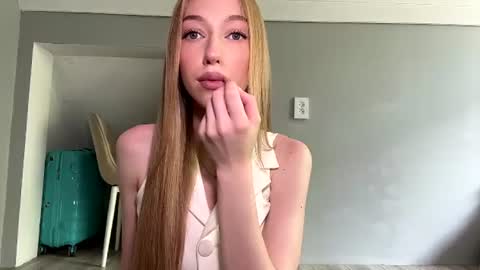 Amelia online show from June 25, 9:25 am