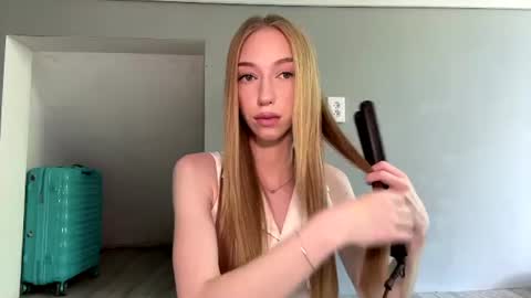 Amelia online show from July 1, 9:22 am