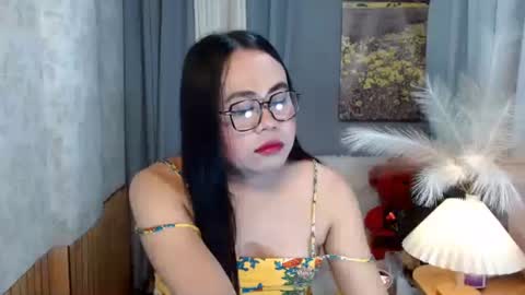 LEAH online show from February 7, 2:43 pm