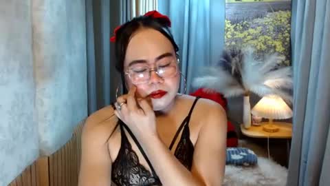 LEAH online show from June 6, 3:28 pm