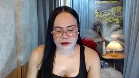 LEAH online show from June 13, 2:04 pm