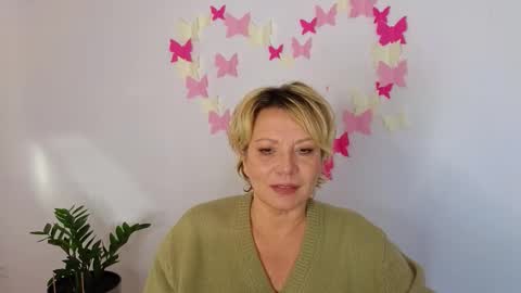 Snapshot of maristyle chatting on October 23, 6:02 am MariStyles online show from October 23, 6:02 am