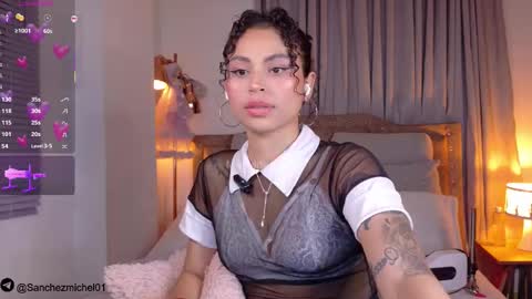 Snapshot of marivimichel03 chatting on November 12, 6:03 am online show from November 12, 6:03 am