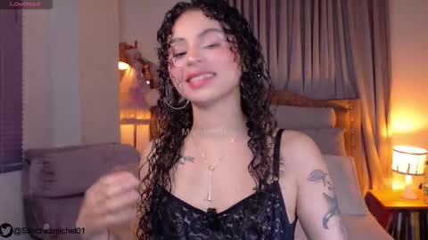 Snapshot of marivimichel03 chatting on November 16, 5:02 am online show from November 16, 5:02 am