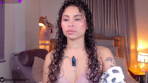 Snapshot of marivimichel03 chatting on November 22, 5:17 am online show from November 22, 5:17 am