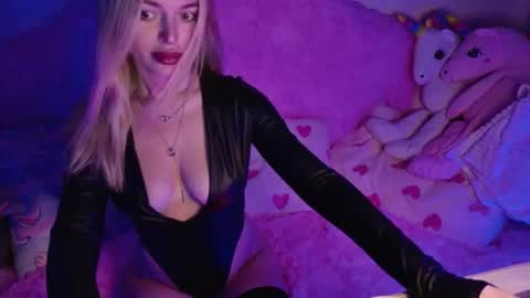 mariwell online show from July 31, 9:25 pm