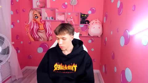 Snapshot of mark_branston chatting on October 10, 3:33 pm Mark online show from October 10, 3:33 pm